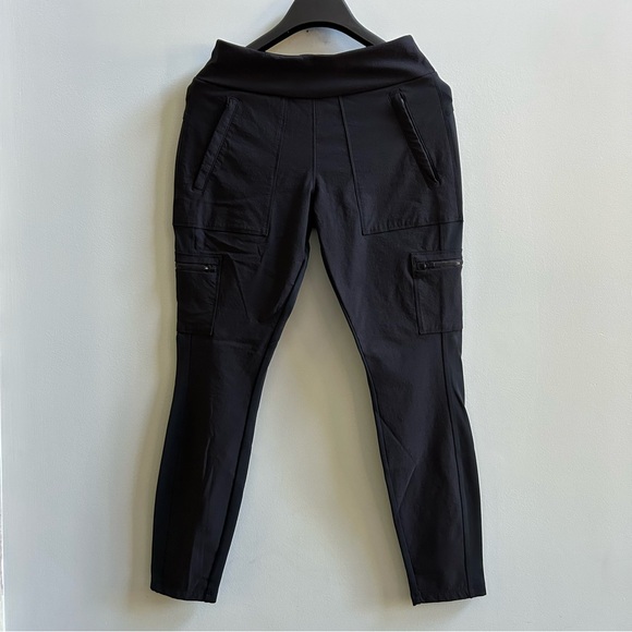 NWOT Athleta Headlands Hybrid Cargo Tights, Black Size 8 - Picture 4 of 12